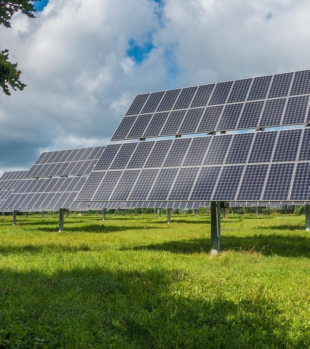Solaranlage auf einem Feld