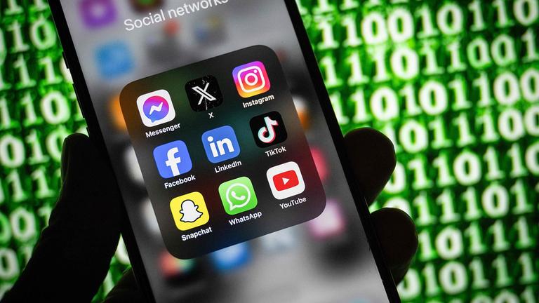 Handy mit Apps von sozialen Netzwerken