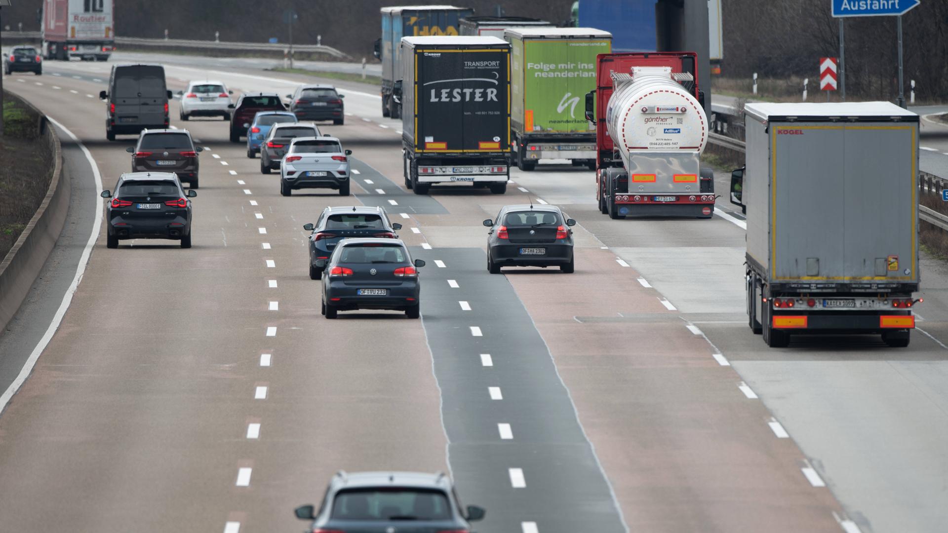Verkehr auf Autobahn