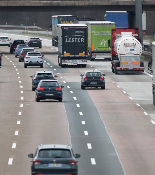 Verkehr auf Autobahn