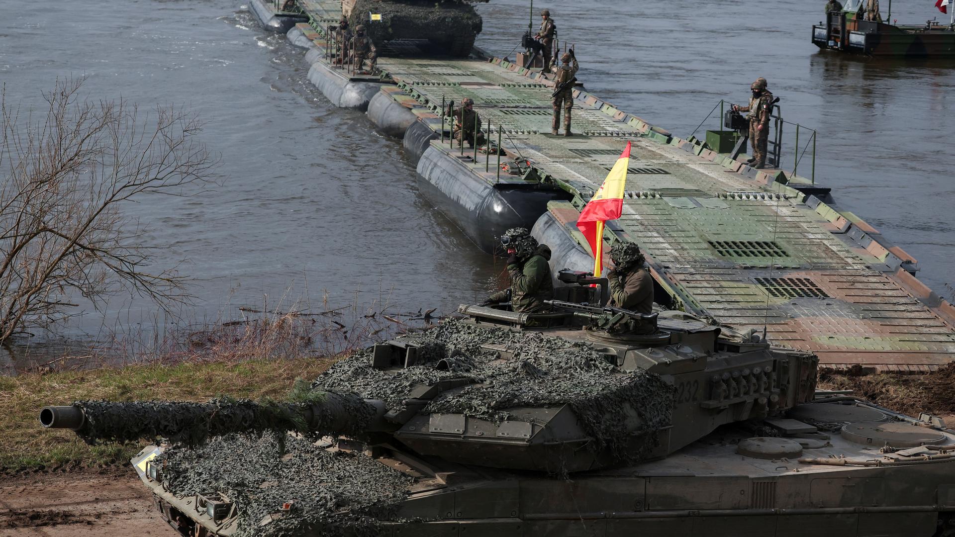 NATO Übung in Polen - Mititätisches Gerät wird in Stellung gebracht