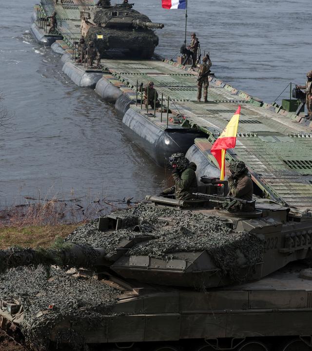 NATO Übung in Polen - Mititätisches Gerät wird in Stellung gebracht