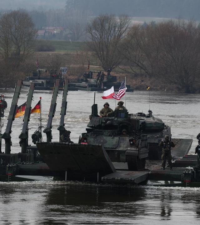 NATO Übung in Polen - Mititätisches Gerät wird in Stellung gebracht