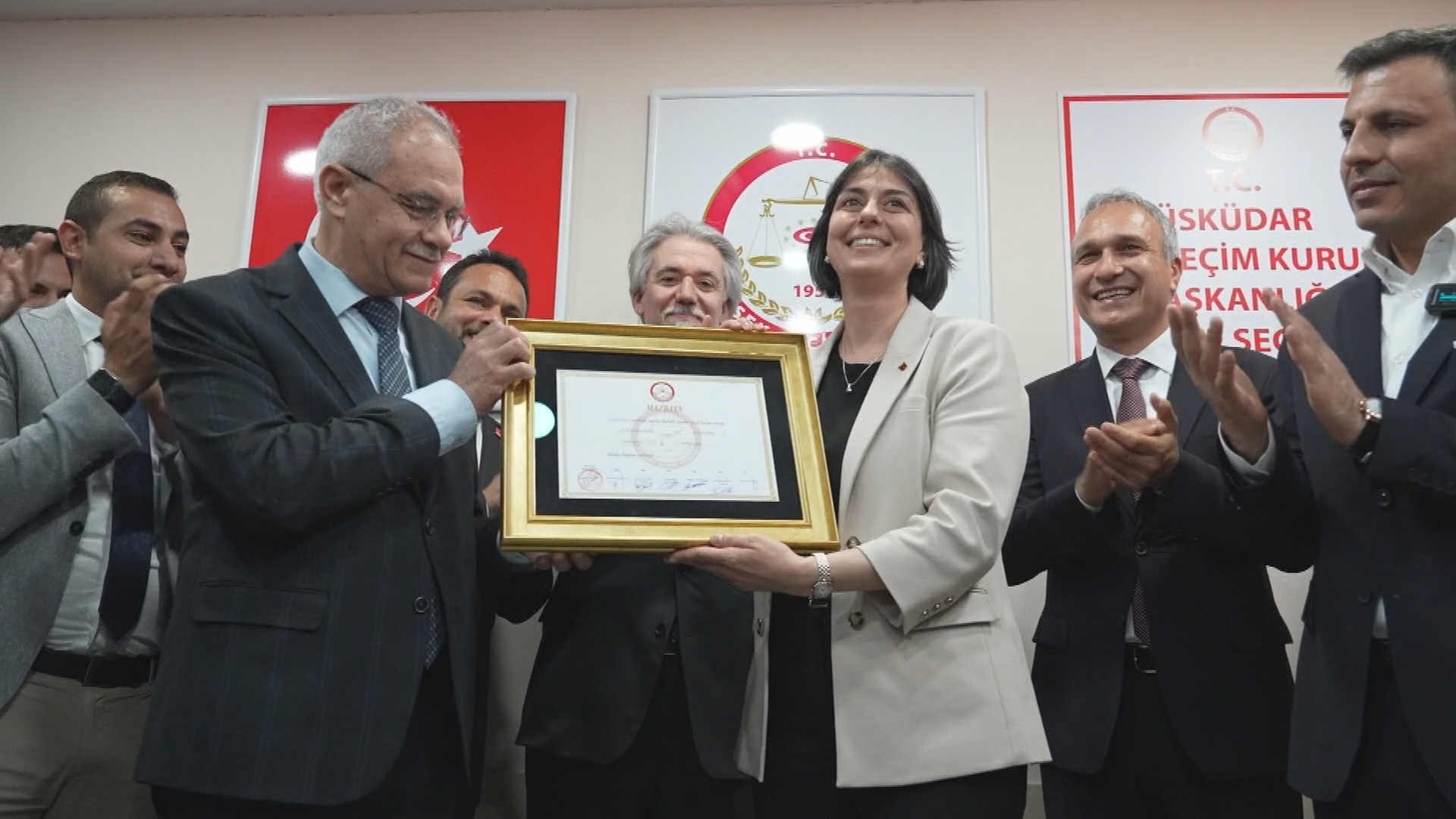 Auf dem Bild ist die Gewinnerin der türkischen Opposition zu sehen, Sinem Dedetaş der CHP.