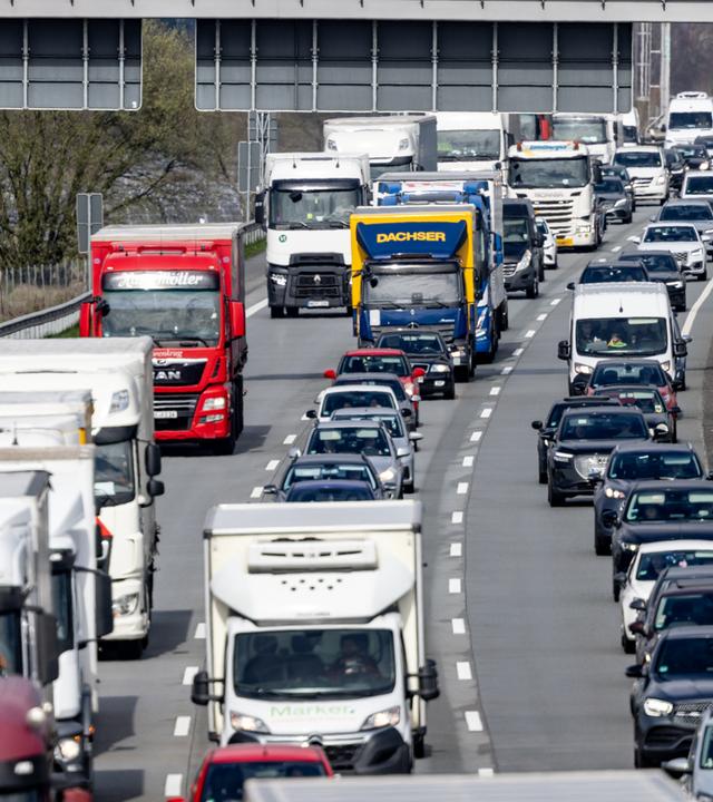 Hohes Verkehrsaufkommen auf der Autobahn