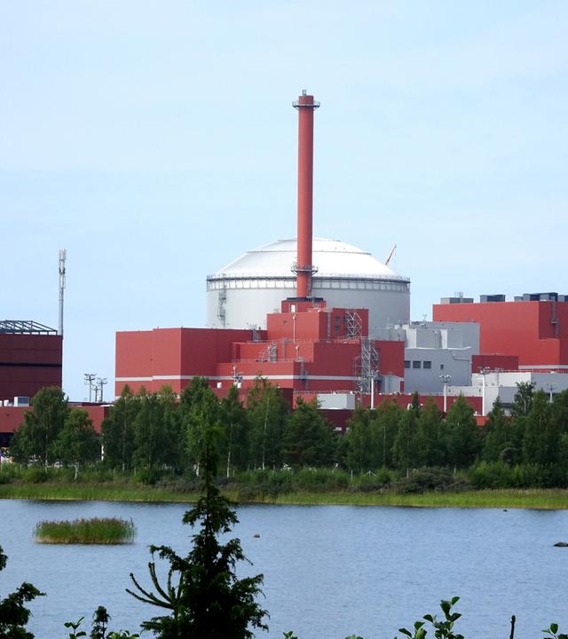 Blick auf das Atomkraftwerk Olkiluoto 3