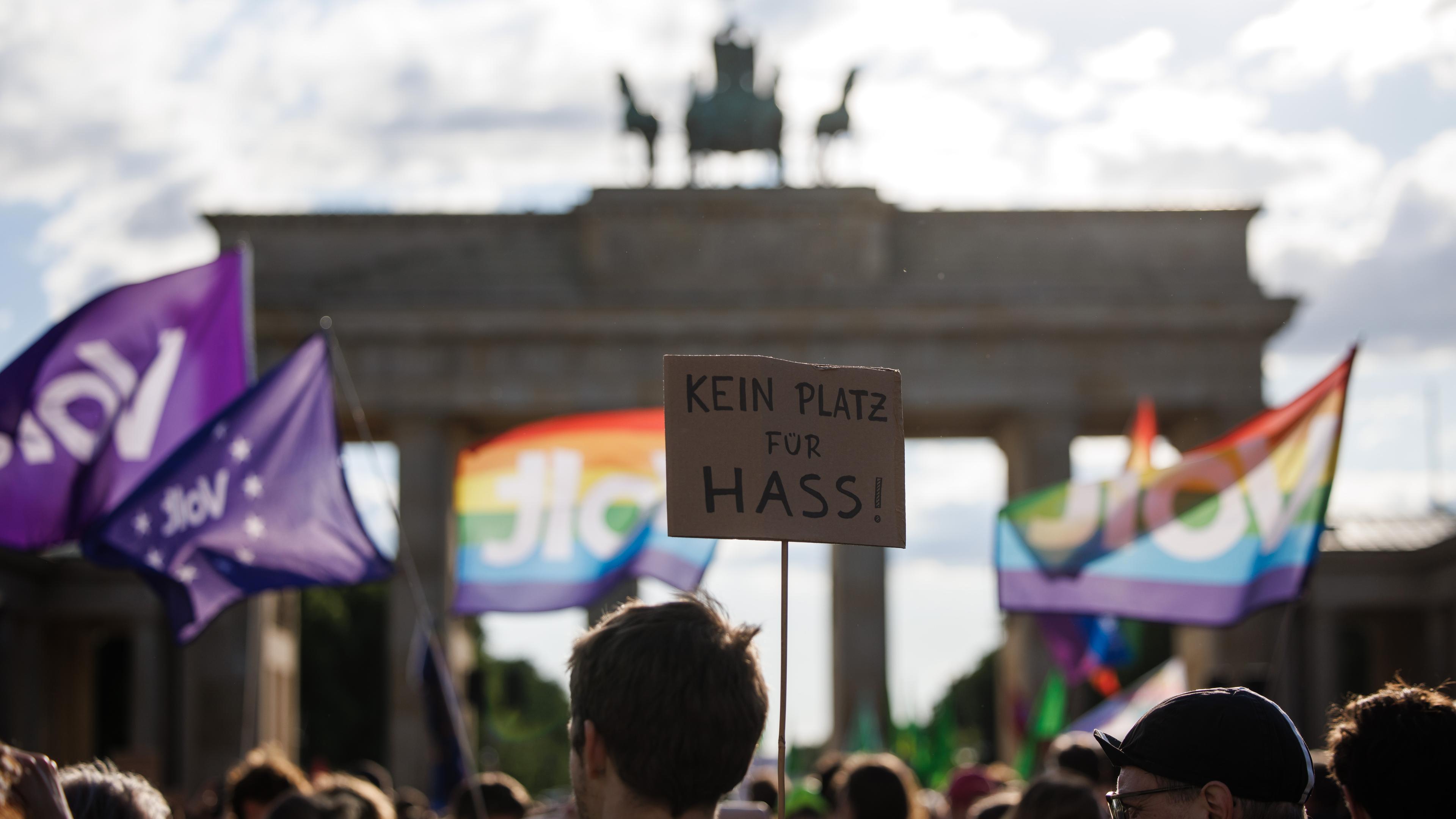 Kundgebung vor dem Brandenburger Tor