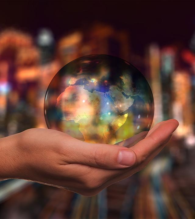 Globus in einer Hand