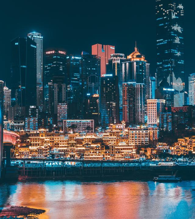 Chinesische Stadt bei Nacht