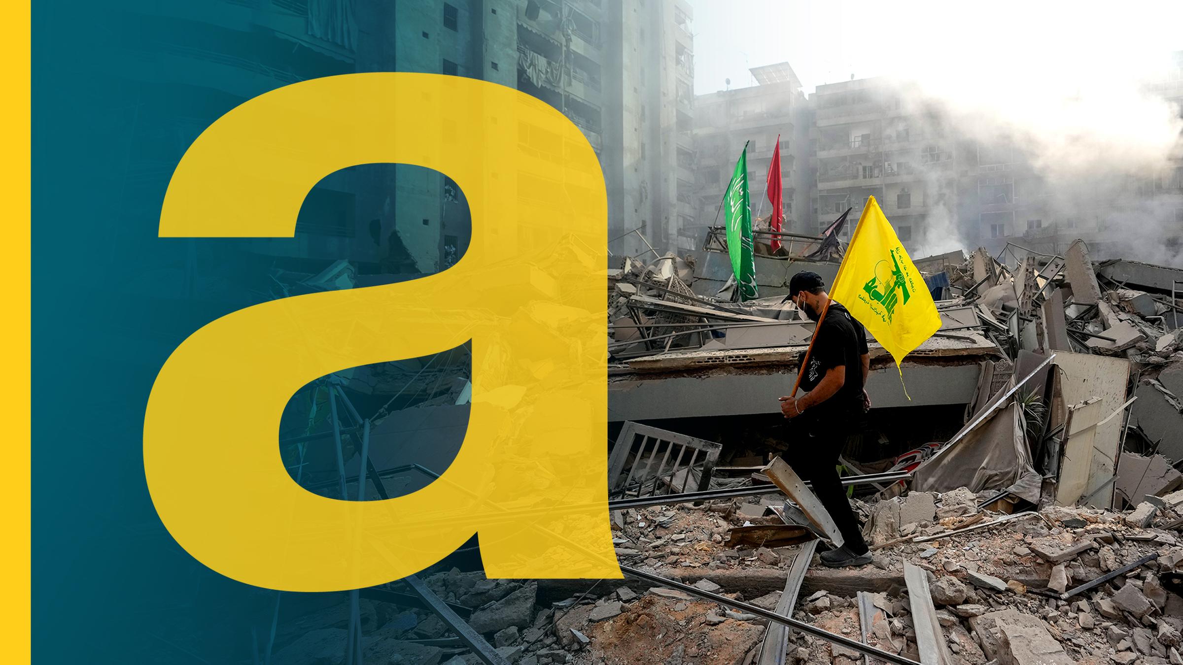 Mann mit Hisbollah-Flagge auf Trümmerhaufen