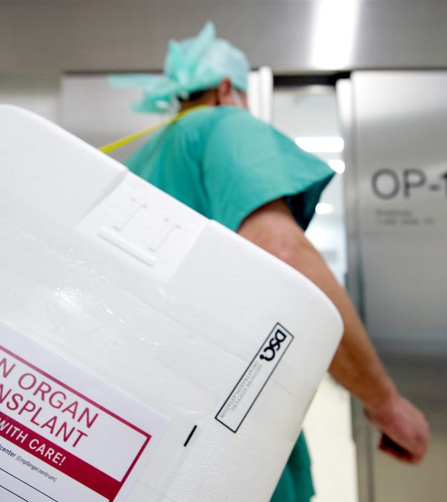 Organspendebehälter mit Aufschrift