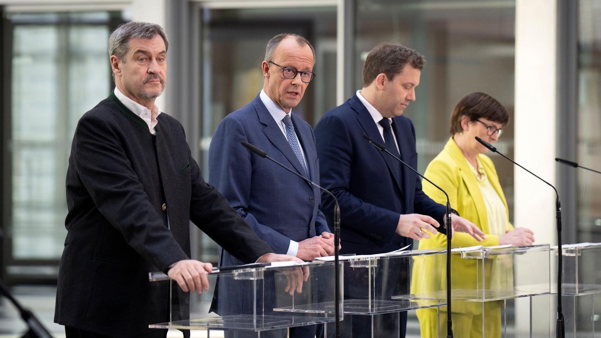Markus Söder, Friedrich Merz, Lars Klingbeil und Saskia Esken bei einer Pressekonferenz nach den Sondierungsgesprächen der Partei- und Fraktionsspitzen von SPD, CDU und CSU im Reichstagsgebäude