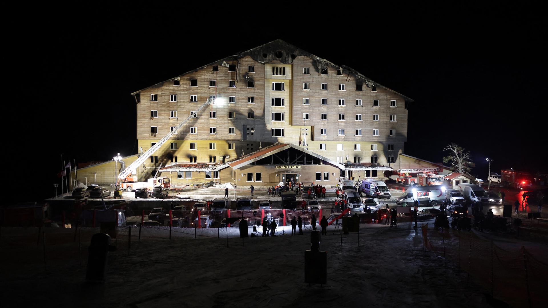 TOPSHOT-TURKEY-FIRE-TOURISM