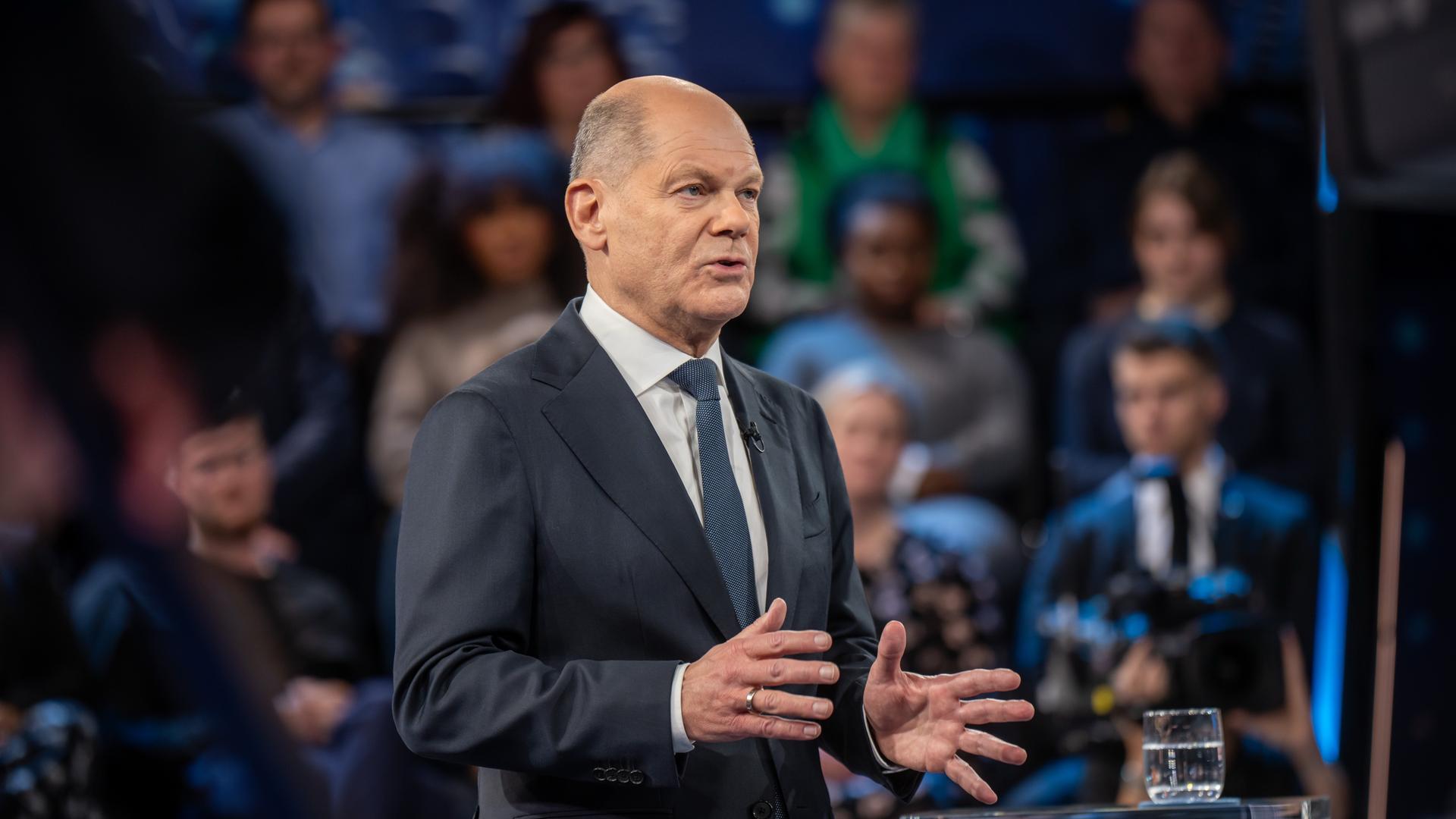 German chancellor candidates of the SPD, CDU, Greens and AfD answer citizens' questions