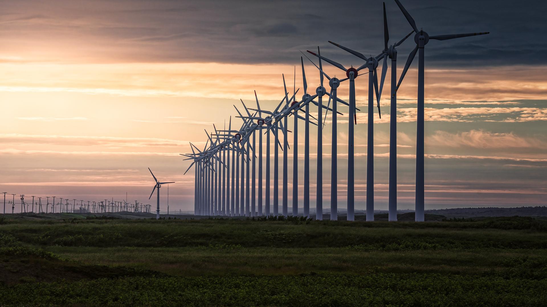Windräder in einer Reihe