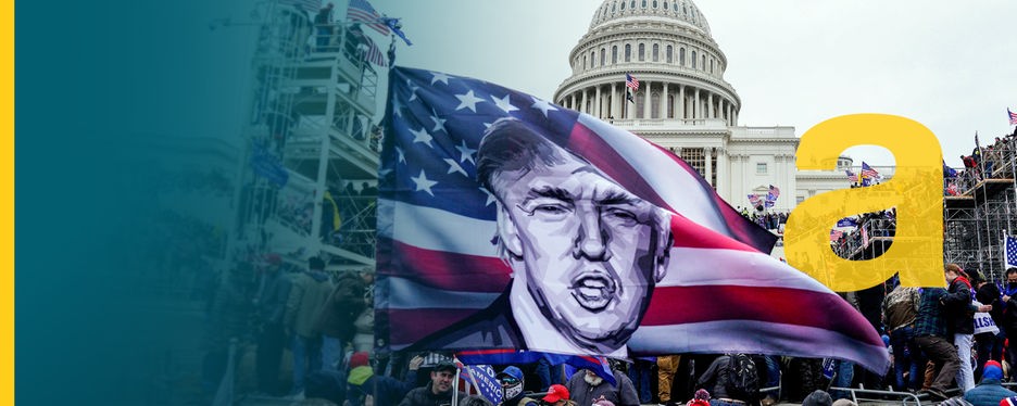 Trump-Anhänger schwenken eine Trump-Flagge bei Protesten vor dem US Kapitol