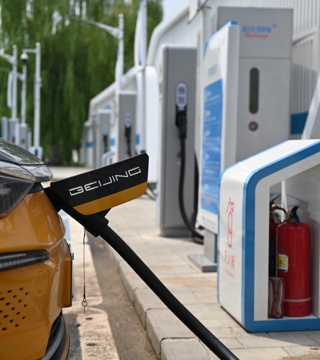 Ladestation für E-Autos und autonom fahrende Autos in China