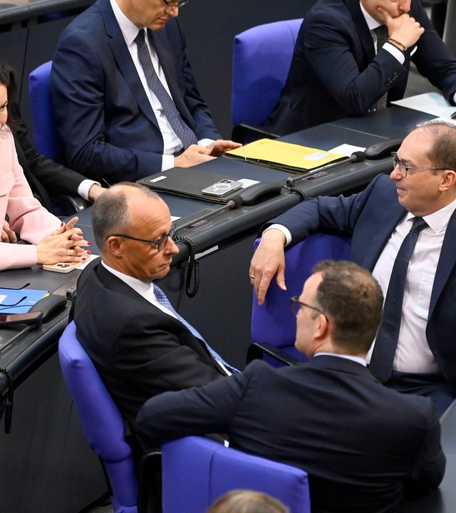 Dorothee Bär, Friedrich Merz, Jens Spahn und Alexander Dobrindt in der 2. Sitzung des 21. Deutschen Bundestages mit der Wahl des neuen Bundeskanzlers im Reichstagsgebäude. 