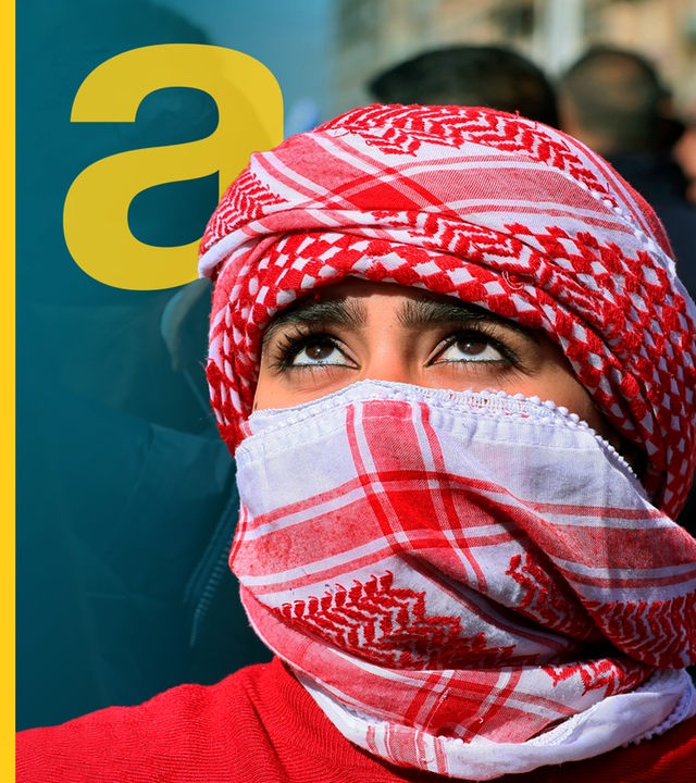 Weibliche Demonstrantin bei Protesten gegen Geschlechtertrennung