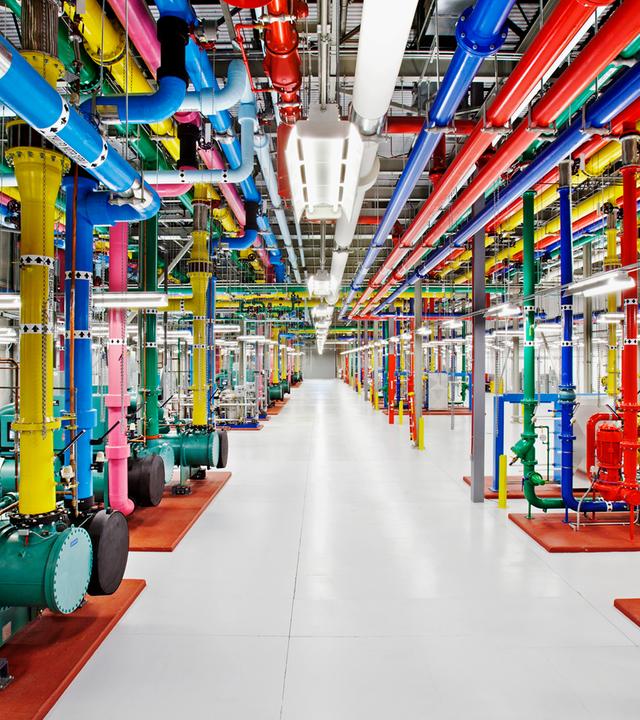 Datencenter, etwa von Google, boomen. Sie verbrauchen Unmengen Strom für Suchanfragen und KI – moderne Kühlung reduziert den Energieverbrauch.