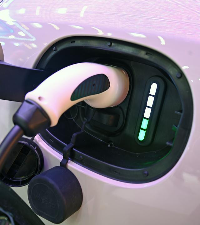 E-Auto lädt