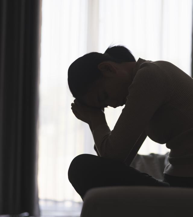 Menschen mit hochfunktionaler Depression wirken nach außen stark, kämpfen innerlich jedoch mit Erschöpfung, Antriebslosigkeit und innerer Leere.