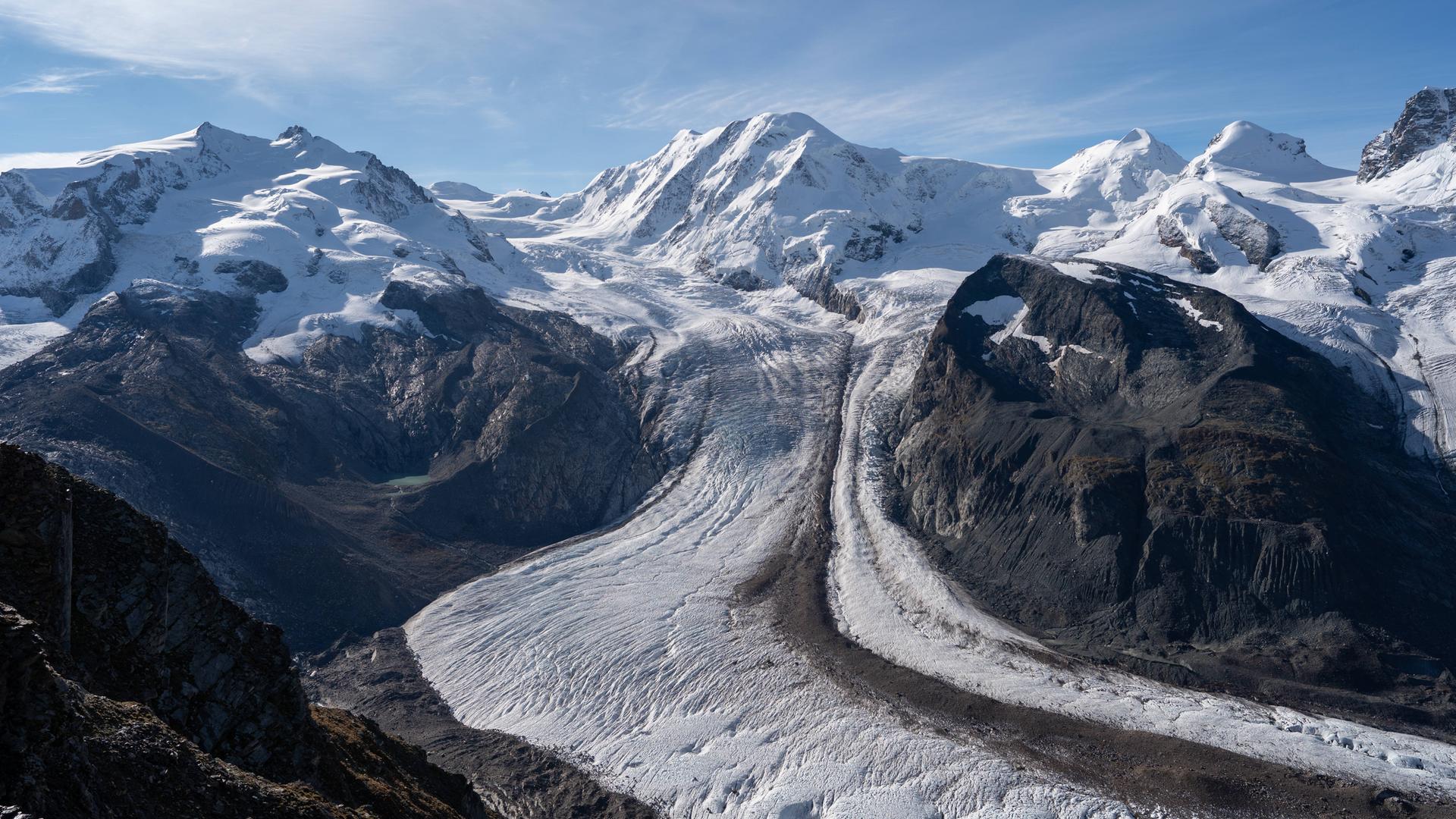 Schneeschmelze in den Alpen: Weniger Wasser für Flüsse, Stauseen und Landwirtschaft – eine drohende Wasserkrise, die Europa stark treffen könnte.