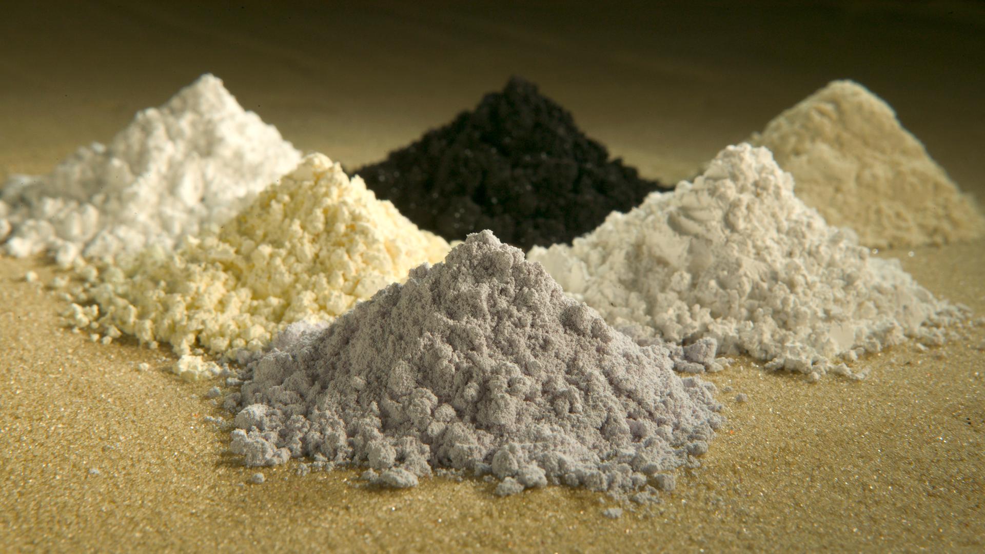 Seltene Erden wie Neodymium, Dysprosium und Terbium sind für Technologien wie Elektroautos, Windkraft und Handys unerlässlich, doch China verschärft die Exportkontrollen.