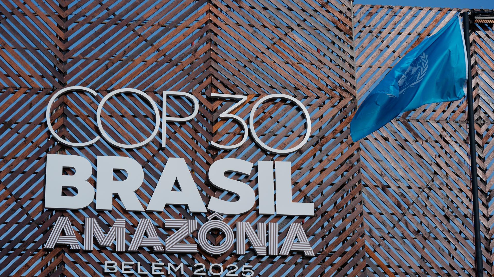 COP30 in Brasilien: Die Welt verhandlt in Belém über Klimaschutz. Länder des globalen Südens fordern mehr Geld von den Industriestaaten für eine gerechte Energiewende.
