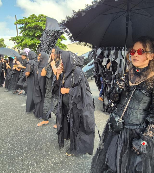 Fossile Brennstoffe beerdigen: Indigene, Kautschukzapfer und Bauern protestieren in Belém auf der COP30 gegen die Abholzung des Amazonas und fordern Mitspracherecht und ein Ende fossiler Brennstoffe. 
