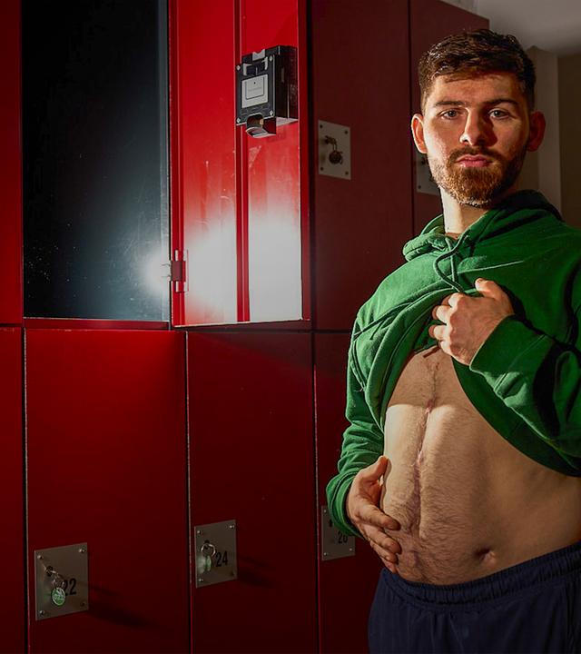 Yasin hat Gewalt erlebt, die Spuren sind sichtbar.