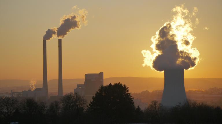 CO2 soll verringert werden  Muss der Emissionshandel angepasst werden, um Klimaschutz und Wirtschaft zu vereinen?