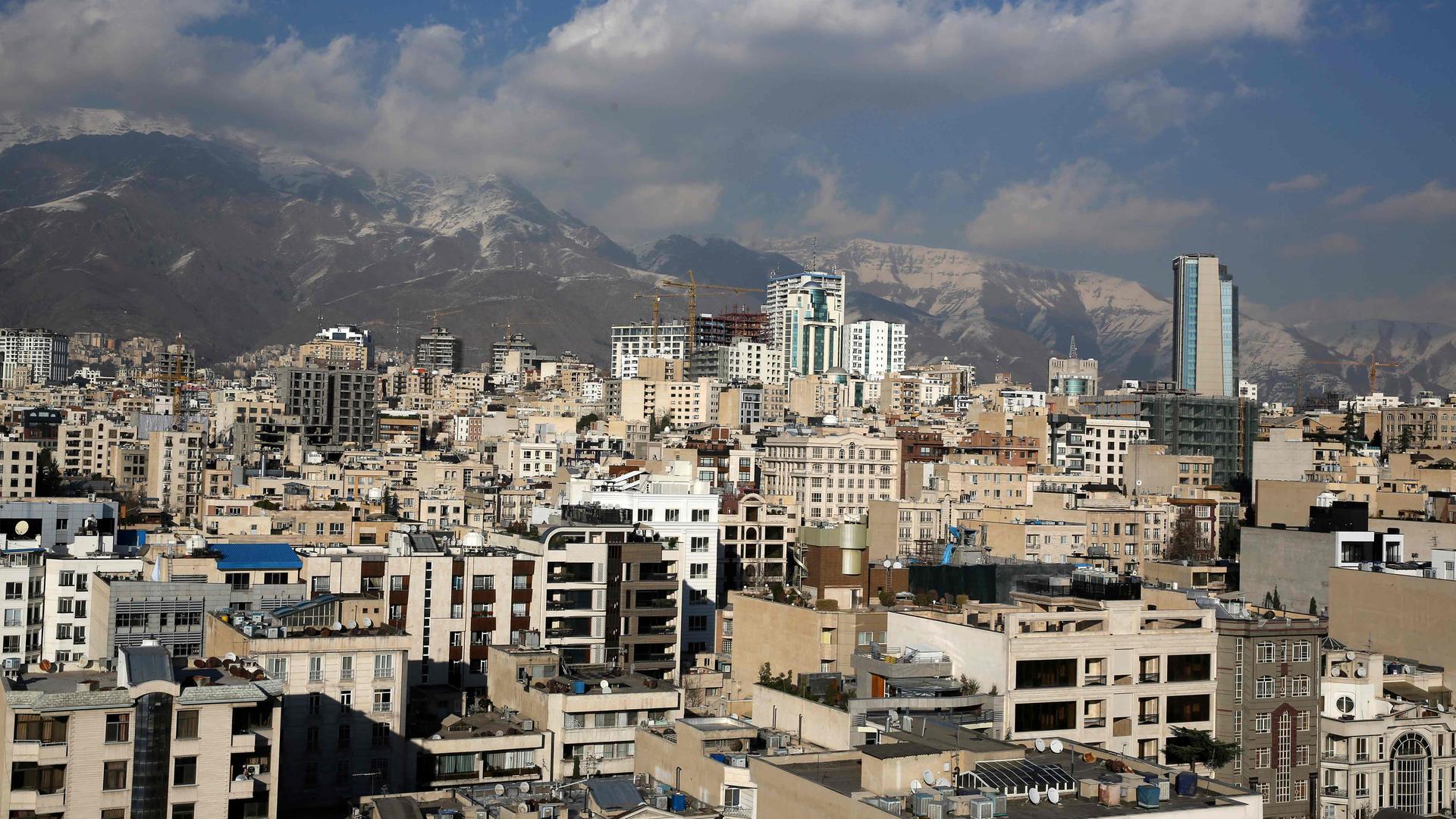 Teheran, Irans Hauptstadt mit 15 Millionen Einwohnern, ist wegen extremer Dürre und sinkendem Grundwassers von akuter Wasserknappheit betroffen.