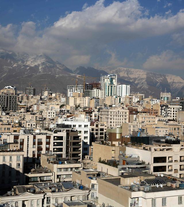 Teheran, Irans Hauptstadt mit 15 Millionen Einwohnern, ist wegen extremer Dürre und sinkendem Grundwassers von akuter Wasserknappheit betroffen.