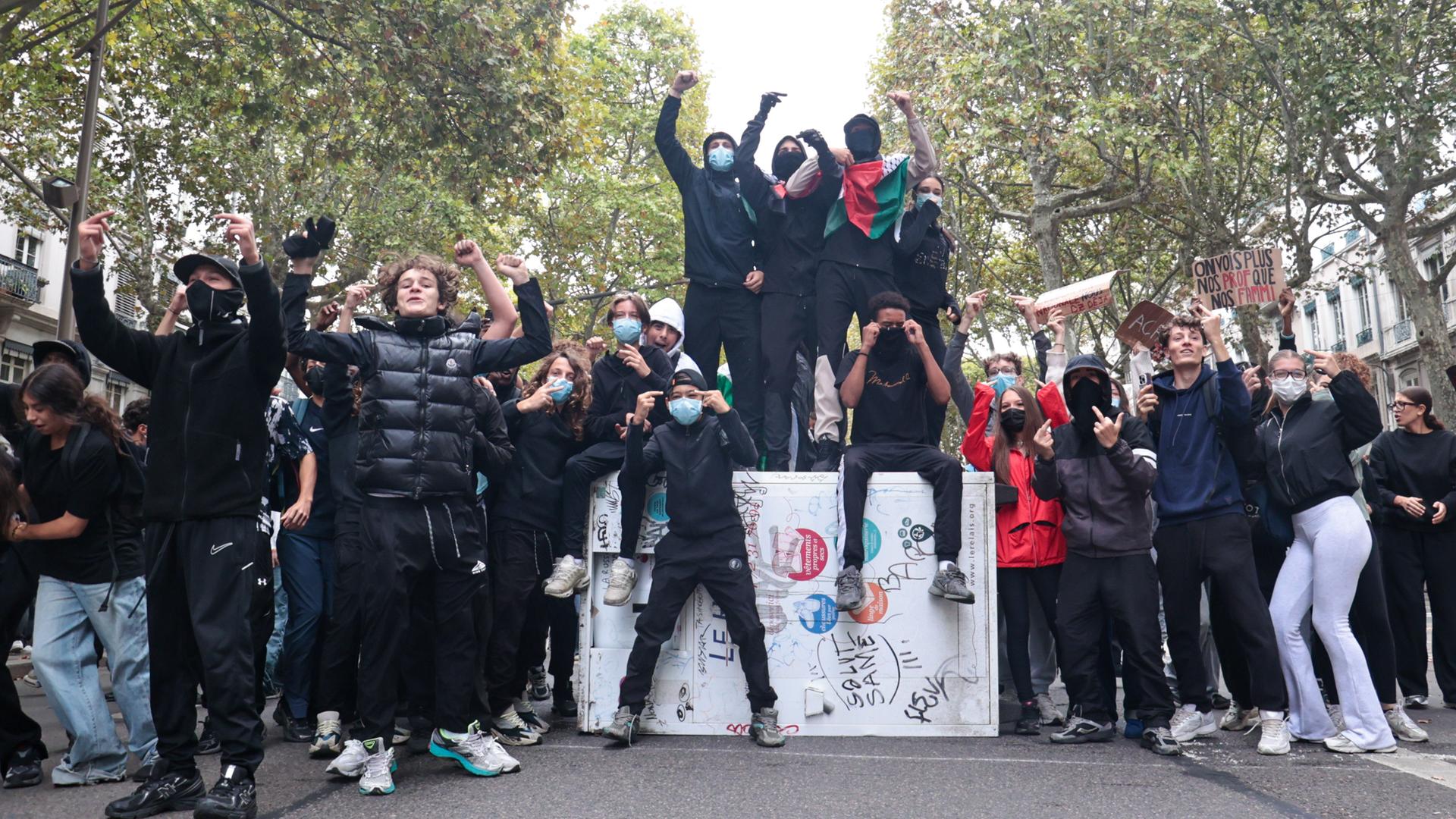 Lyon and the Rhone, France  October 2, 2026. High-school students continue to block schools across the Rhône for the fourth consecutive day following the start of nationwide demonstrations on September 29. The Rhône prefect has banned protest gatherings around the 44 schools concerned. The previous three days were marked by property damage and clashes with police. At least 26 people have been arrested in connection with the mobilisation