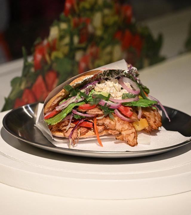 Madame Tussauds in Berlin präsentiert den weltweit ersten Döner aus Wachs