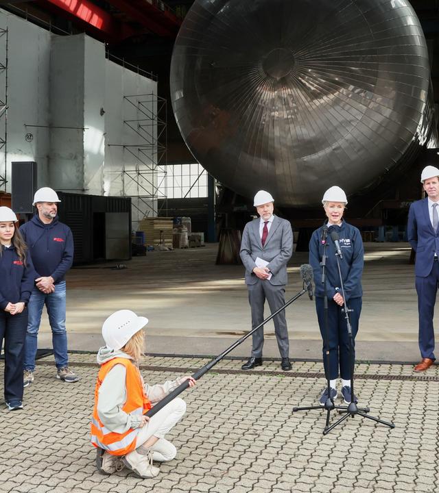 MP Manuela Schwesig (SPD) besucht die Neptun Werft
