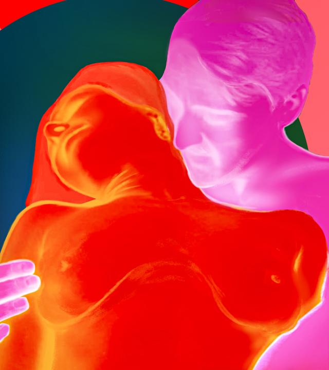 Wie entwickelt sich der Verlauf unserer Intimität im zunehmenden Alter? Sex mit 40 plus – Freiheitsbooster oder Lustkiller? Bild: Eine männliche Figur  - pink eingefärbt- umarmt eine rot eingefärbte Frau