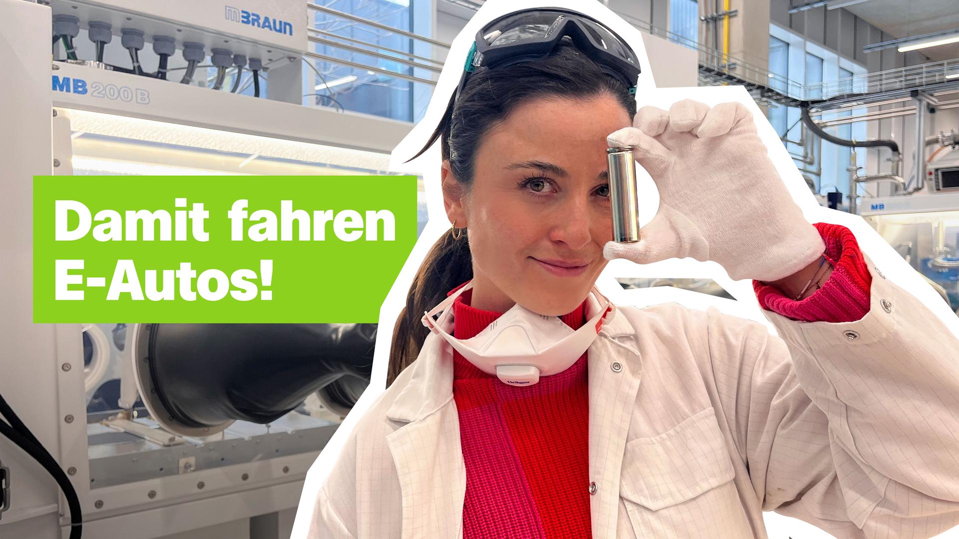 Reporterin Teresa hält eine Baterie in der Hand; Damit fahren E-Autos