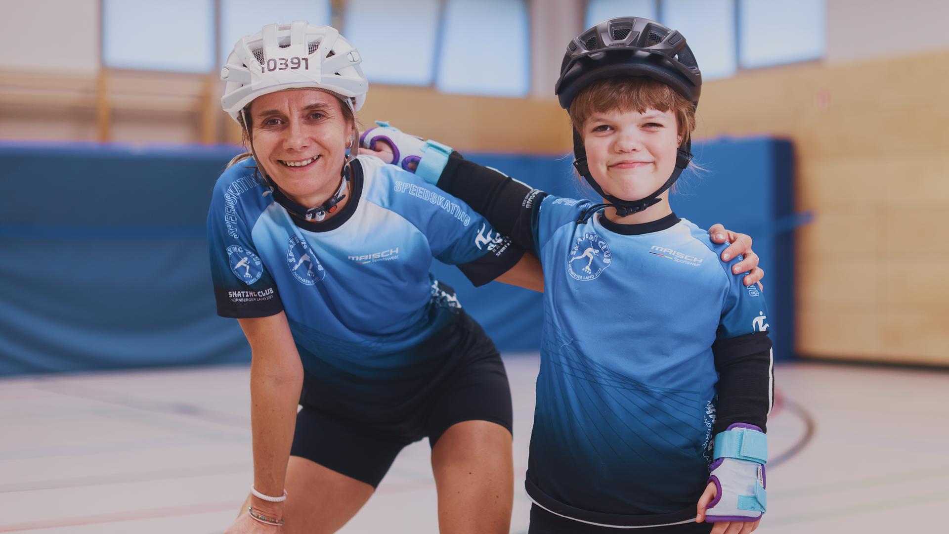 Michaela Egelseer-Heinz trainiert eine Inline-Speed-Skating Kindergruppe