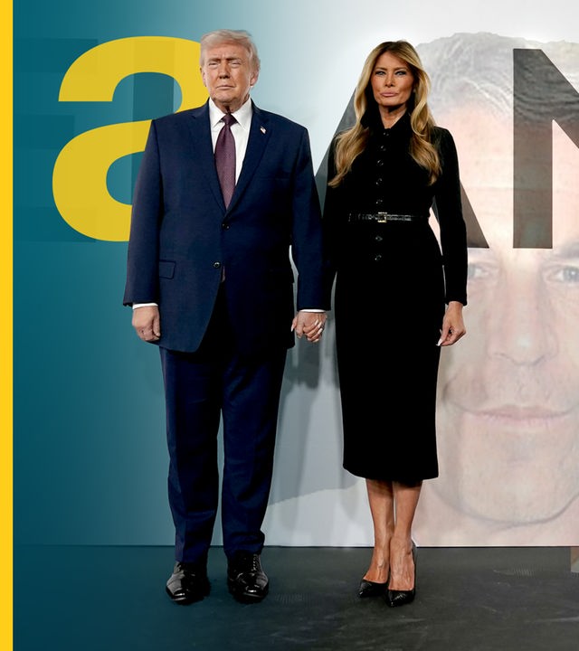 Fotomontage: US-Präsident Donald Trump und First Lady Melania Trump stehen bei der Premiere von Melania Trumps Film "Melania" vor einer weißen Wand mit dem Filmtitel im Hintergrund. Ins Weiß ist ein Foto von Jeffrey Epstein montiert.