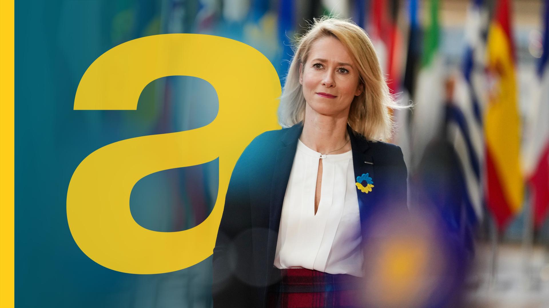 Die Leiterin der Außenpolitik der Europäischen Union, Kaja Kallas, kommt zu einem Treffen der EU-Außenminister im Gebäude des Europäischen Rates in Brüssel, Montag, 23. Februar 2026. Im Hintergrund sind viele Flaggen aufgestellt.