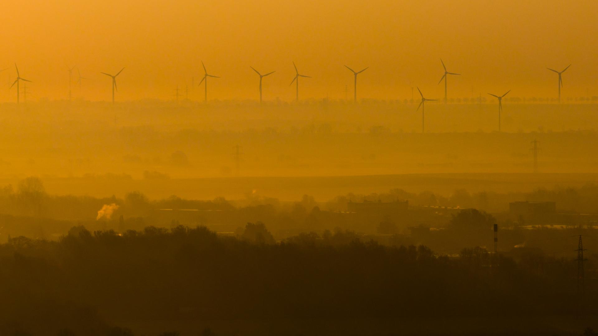Windkraftanlagen am Horizont