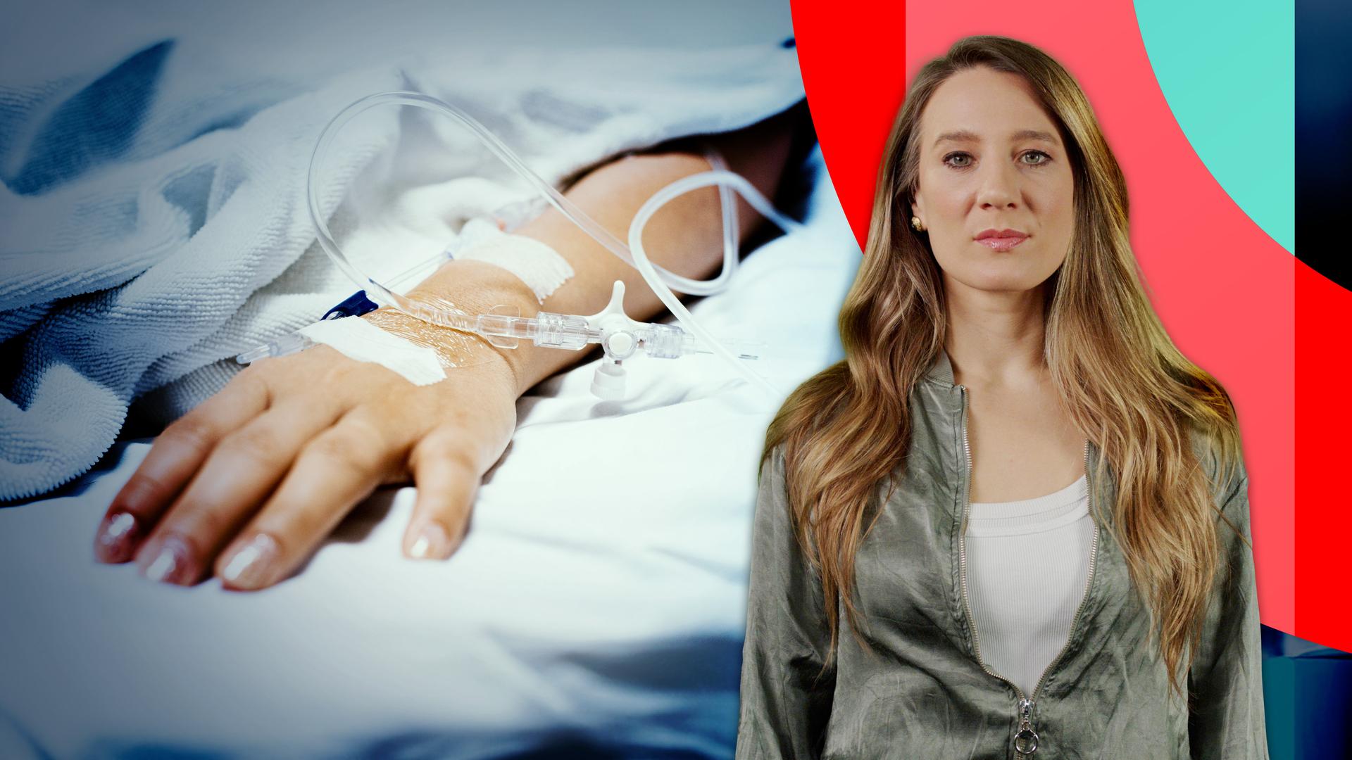Jasmina Neudecker im Vordergrund, hinter ihr eine Hand mit Infusionsschlauch im Krankenhaus