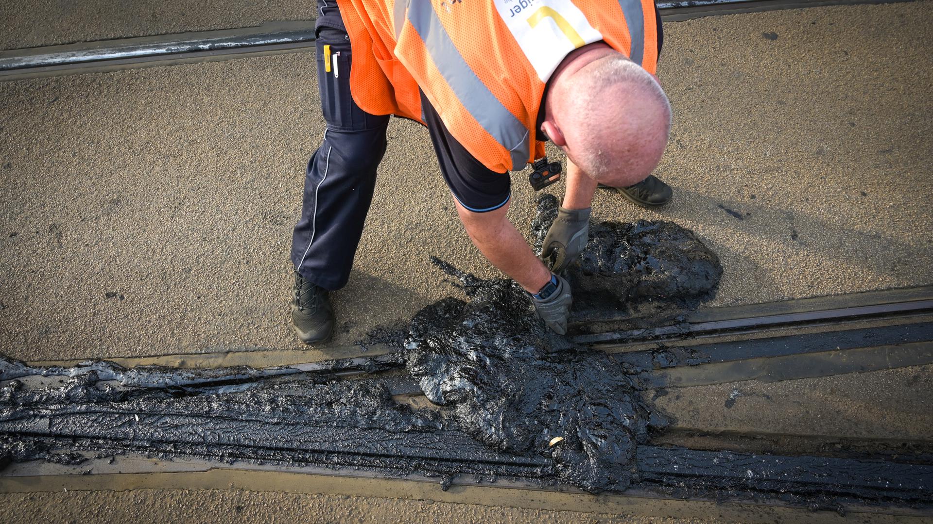 Hitzeschäden legen den Straßenbahnverkehr lahm. Die aktuellen Extremtemeraturen belasten bereits Infrastruktur und Wirtschaft