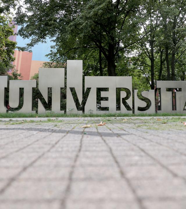 Sachsen-Anhalt, Magdeburg: Der Eingangsbereich der Otto von Guericke Universität. 