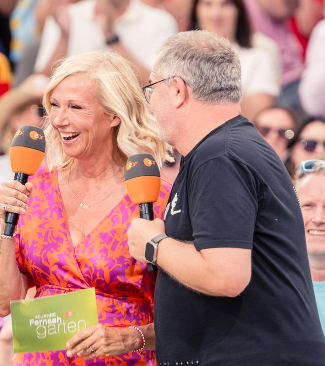 Kiwi und Elton eröffnen die Sendung 