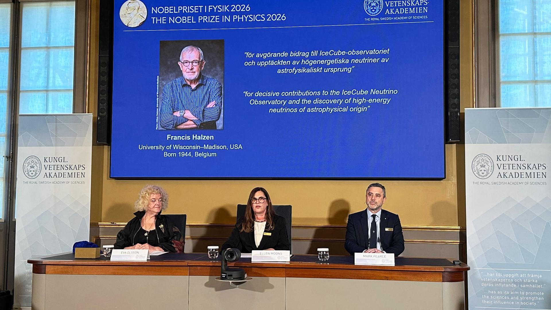 Physik-Nobelpreis: Francis Halzen wird für seine Pionierarbeit geehrt. Sein Observatorium am Südpol macht Neutrinos aus dem Weltall sichtbar.