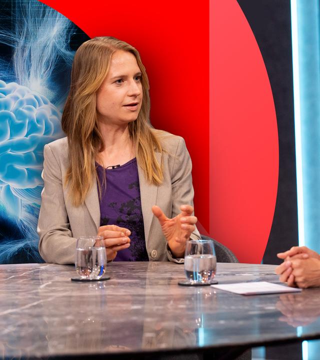 Reizflut im digitalen Alltag: Alena Buyx diskutiert mit Gästen, wie Sinnesreize unser Gehirn belasten – und was wir tun können, um den Fokus zurückzugewinnen.