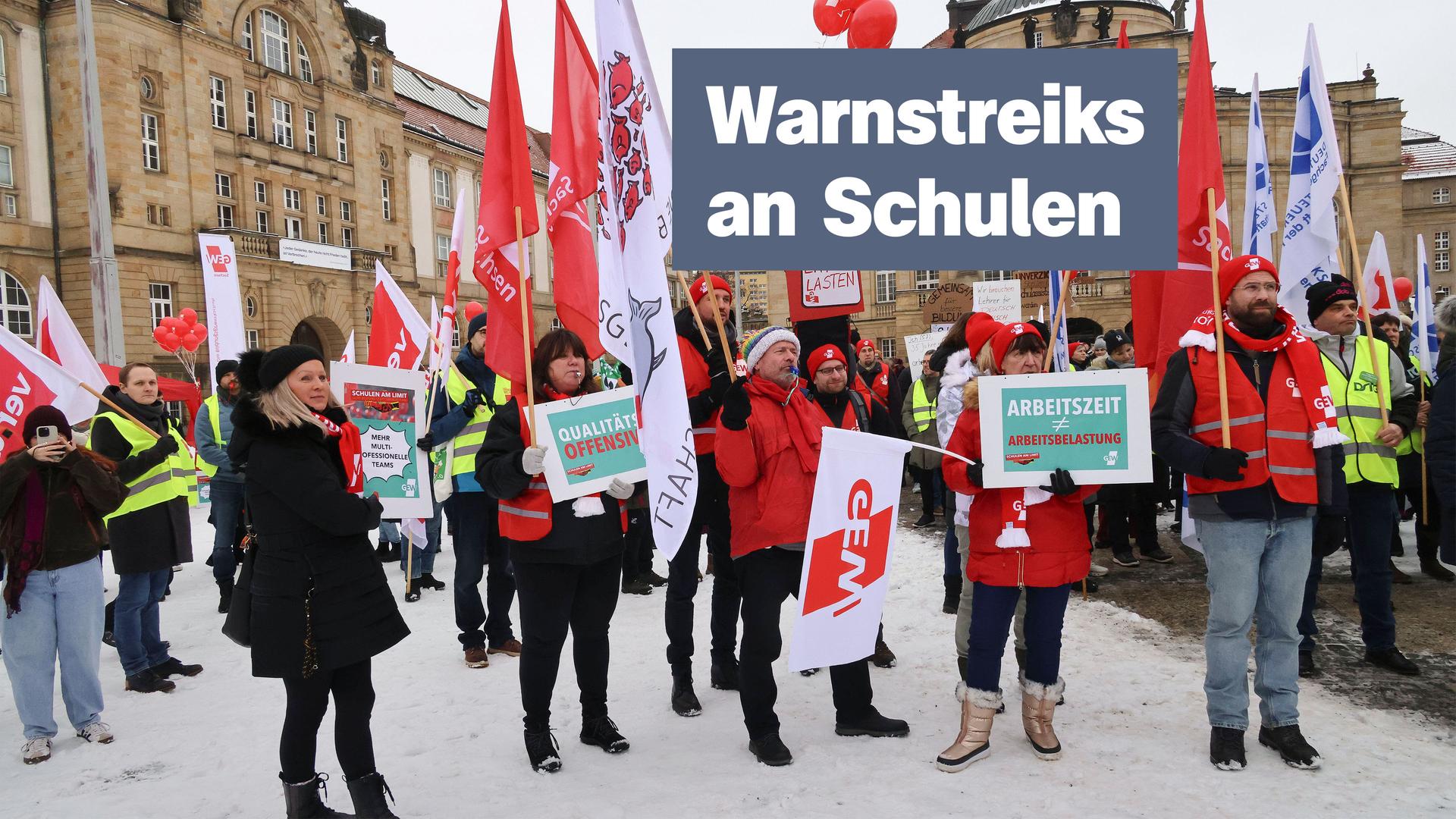 Streikende auf der Straße, darüber Schrift "Warnstreiks an Schulen"
